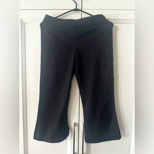 2/$40✨Lulu flare capris